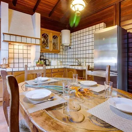 Mimosa Villa *